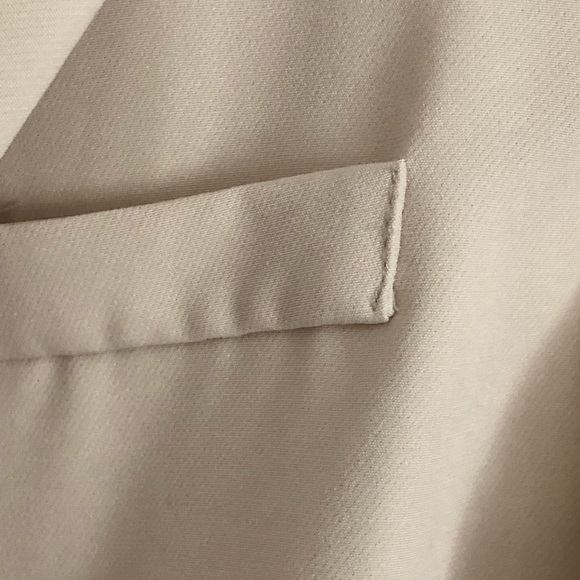 NWT Pretty Little Thing blush nude double blazer-size small - Picture 6 of 16